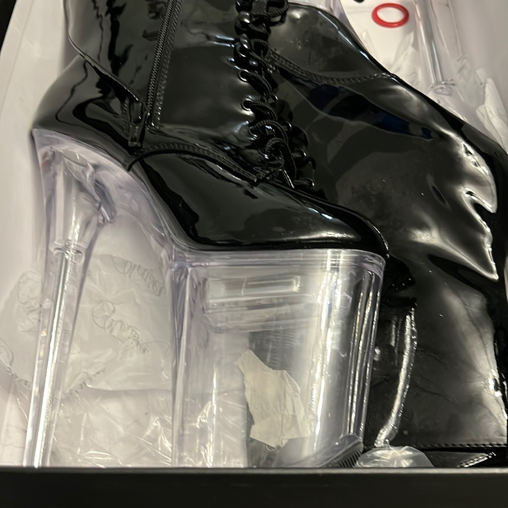 Pleaser 8” LIGHT UP BOOTIES fdance1020-8b/c size 7 BRAND New never worn usb cord